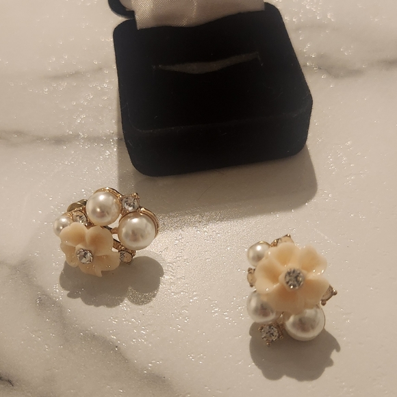 Earrings - Picture 2 of 4